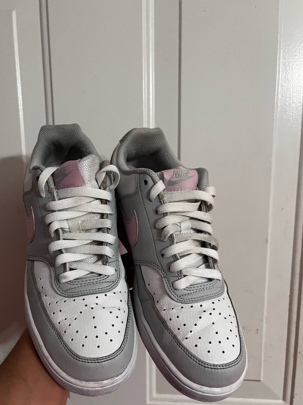 Nike Women’s Low-Top Sneaker in White, Gray & Pink - Picture 3 of 7